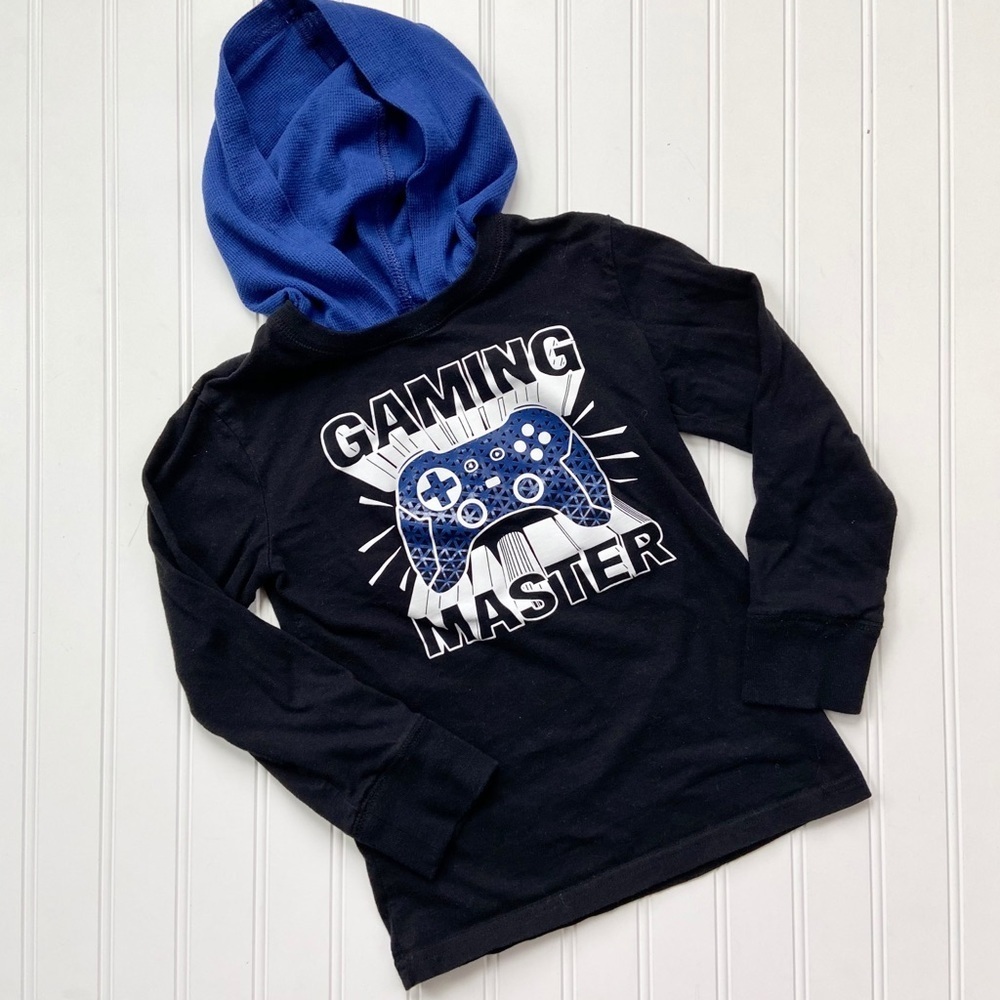 •The Children’s Place• Hooded graphic tee
